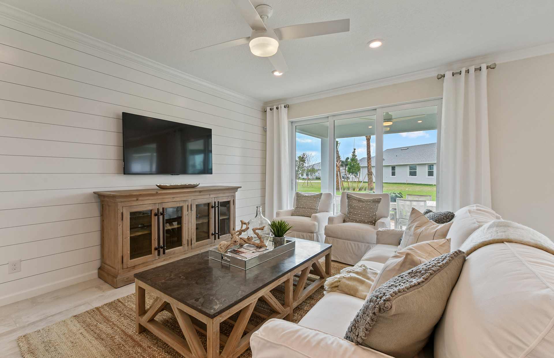 Costa Pointe photo 6