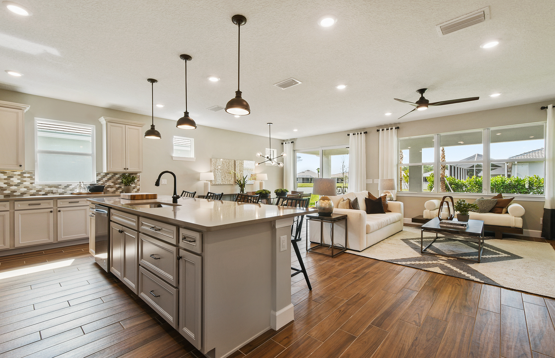 Costa Pointe photo 2