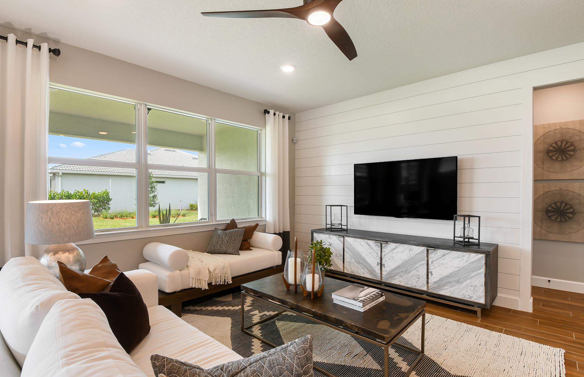 Costa Pointe photo 2