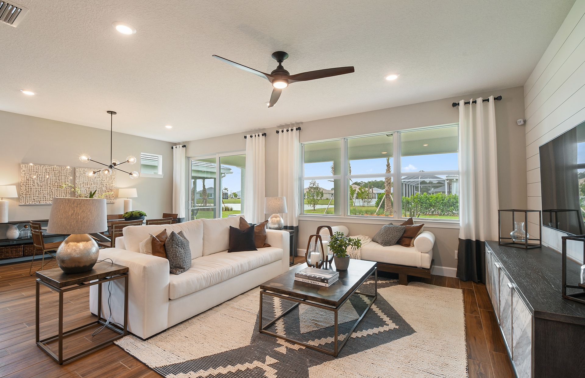 Costa Pointe photo 6